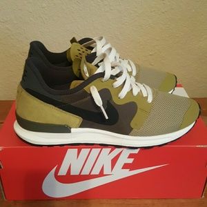 Nike berwuda size 9